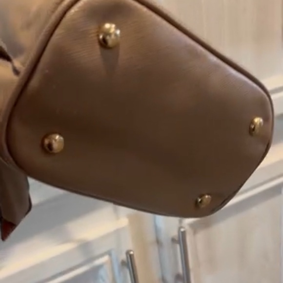 Prada - Picture 7 of 8